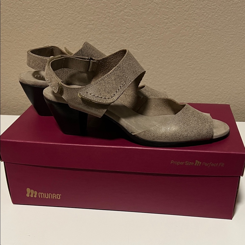 Munro Women's Taupe Sandals